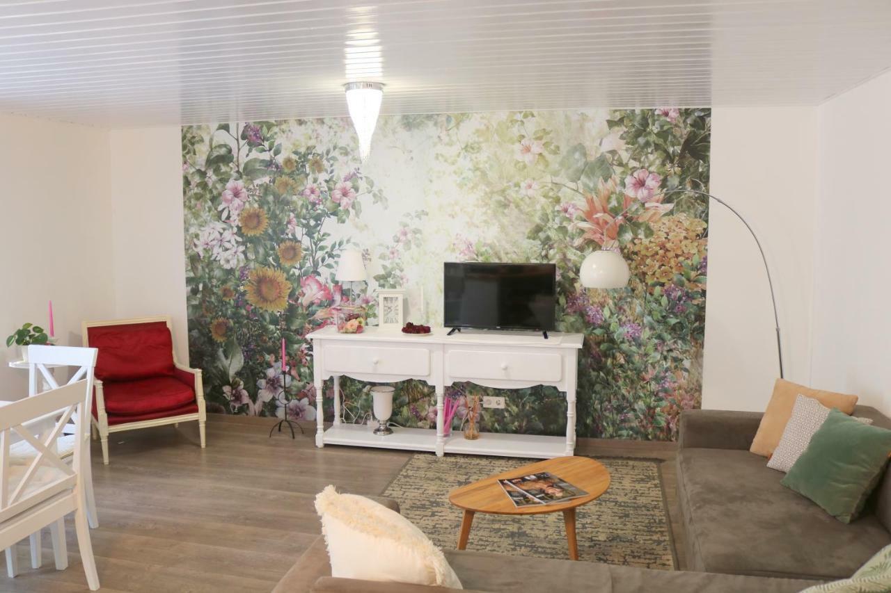 Soutterain - Wohnung Mit Senkgarten Weingarten  Exteriör bild